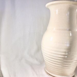 Ceramic flower vase
